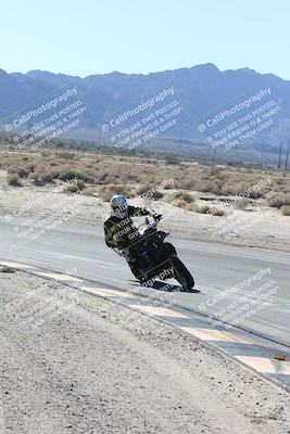 media/Dec-01-2025-Moto Forza (Mon) [[2daa91e15f]]/3-Beginner Group/Session 3 (Turn 16 Inside)/